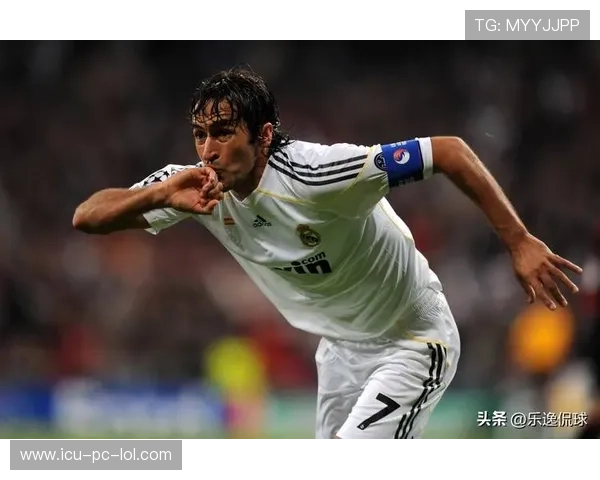 全球足球历史三十位最具影响力球星盘点及其传奇成就分析